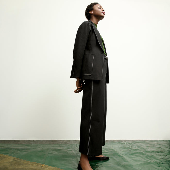 front image of a woman wearing the abby pant in black