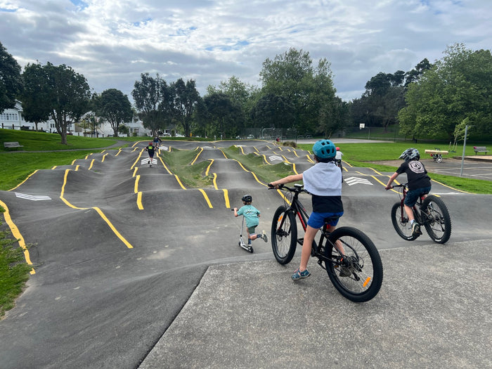 Apex Terrain 24" Kids Bike