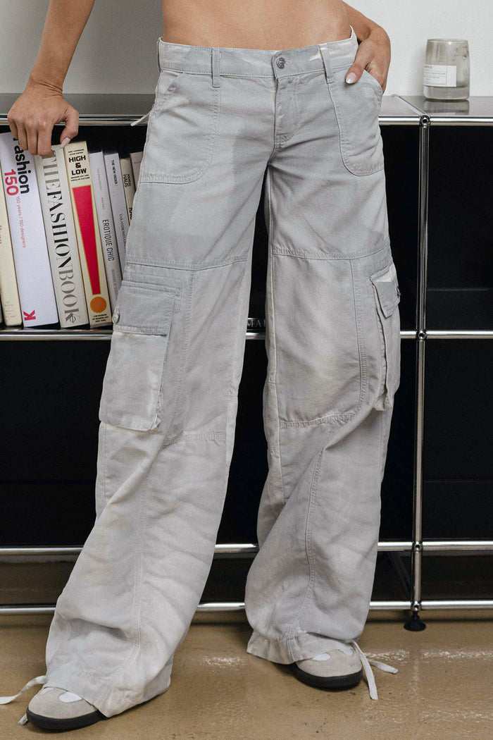 Amelia Pant / Avalon