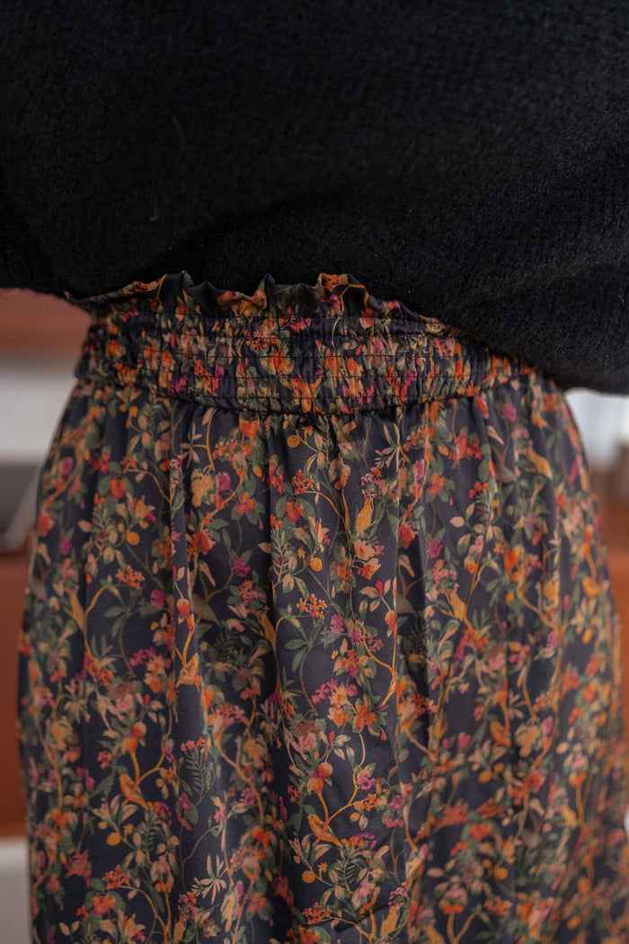 Floral skirt elastic waist detail