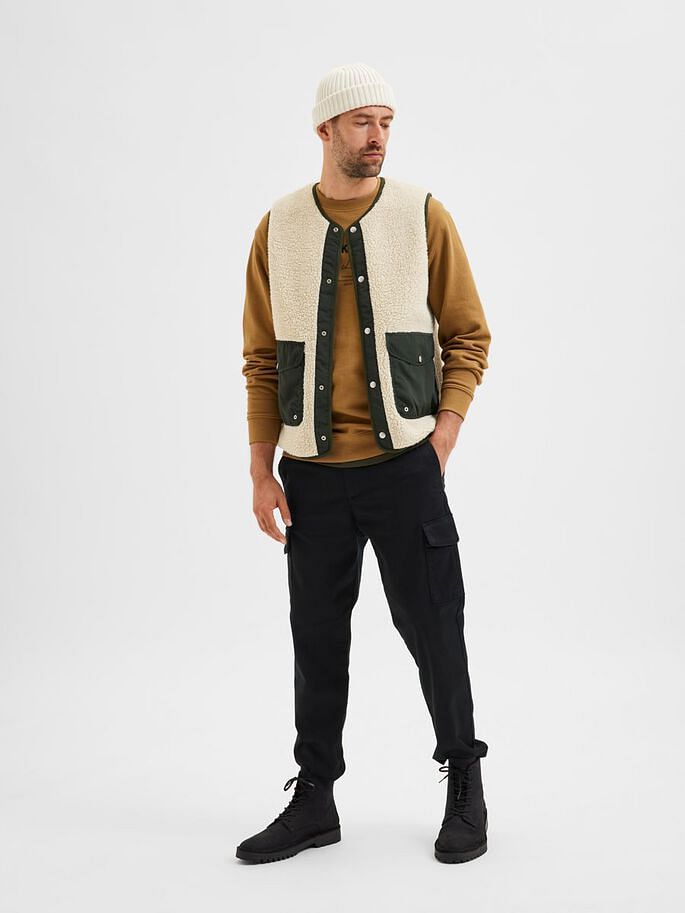 Black Mid Rise Cargo Pants