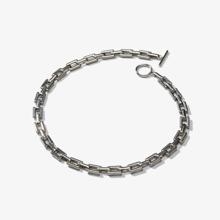 packshot image of the blige necklace in silver | Lead