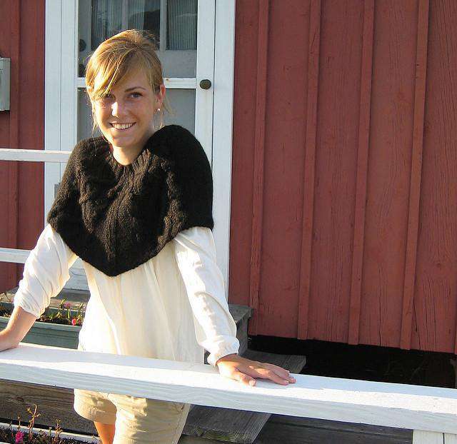 Boathouse Row Shrug *Pattern*-Patterns-Champagne Maker-Alpaca Direct
