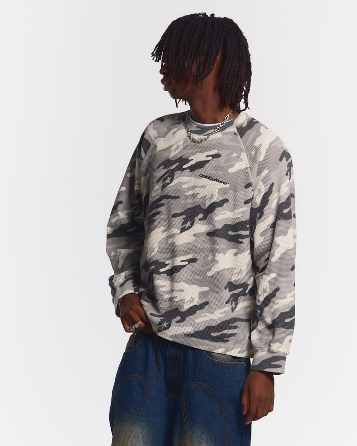 CAMO THERMAL LONGSLEEVE TEE GREY - grey camo longsleeve tee, front view on male model - Cold Culture #man