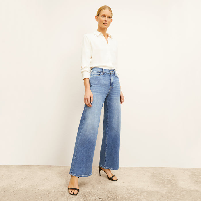 front image of a woman wearing the FRAME le slim palazzo jeans in drizzle | Lead