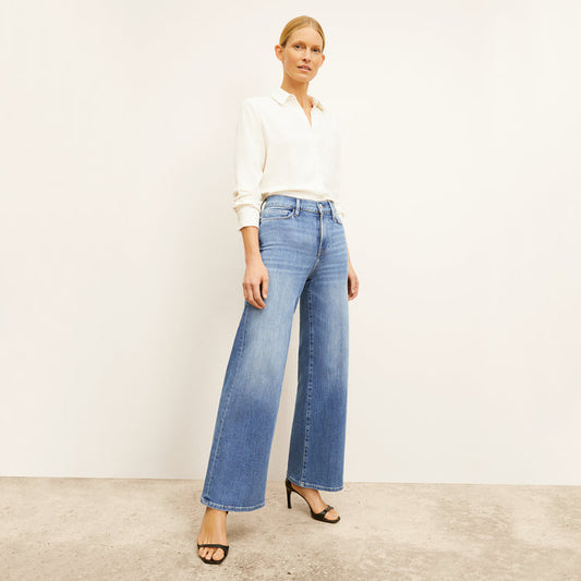 front image of a woman wearing the FRAME le slim palazzo jeans in drizzle | Lead