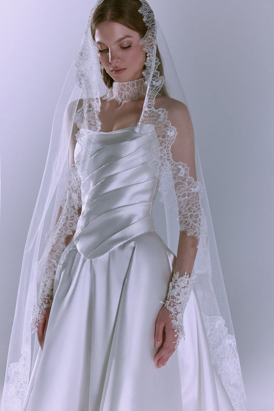 French Chantilly Lace Wedding Veil - Aylin