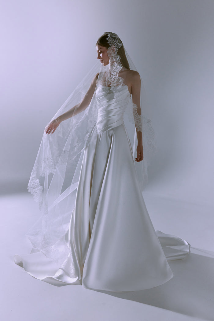 French Chantilly Lace Wedding Veil - Aylin