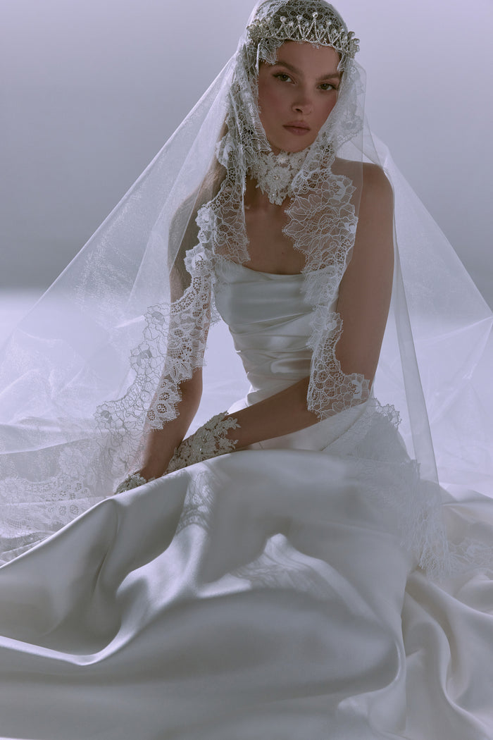 French Chantilly Lace Wedding Veil - Aylin