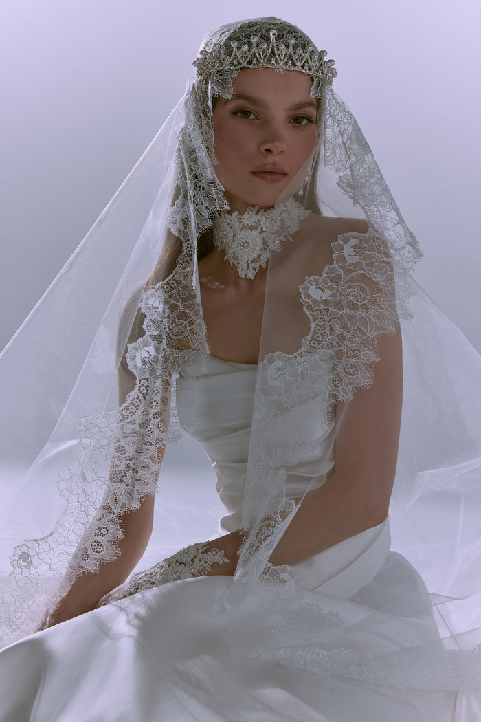 French Chantilly Lace Wedding Veil - Aylin