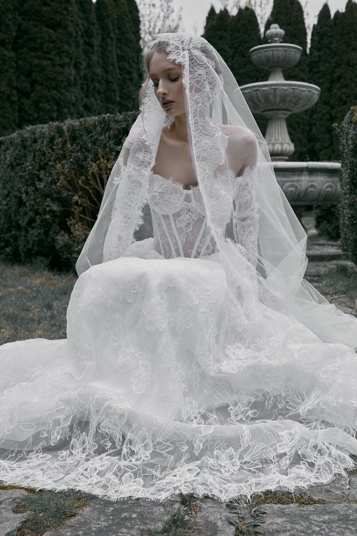 French Chantilly Lace Wedding Veil - Aylin