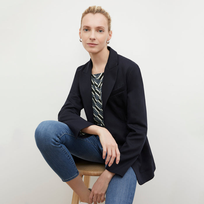 Front image of a woman wearing the Hyo Jacket - Everyday Twill in Night | Lead