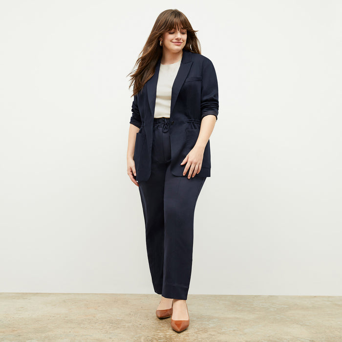 Front image of a woman wearing the Hyo Jacket - Everyday Twill in Night