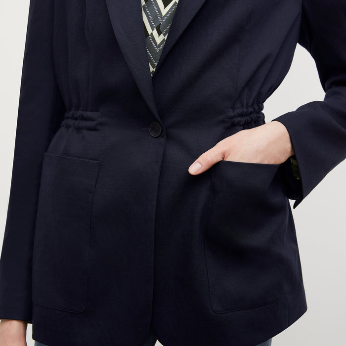 Detail image of a woman wearing the Hyo Jacket - Everyday Twill in Night