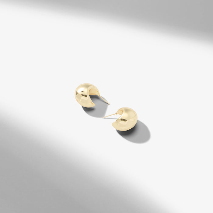 packshot image of the karis earrings in gold | Lead