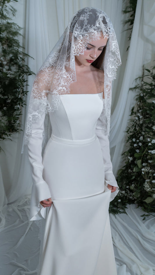 Lace Bridal Mantilla Veil Serena | Chantilly lace veil