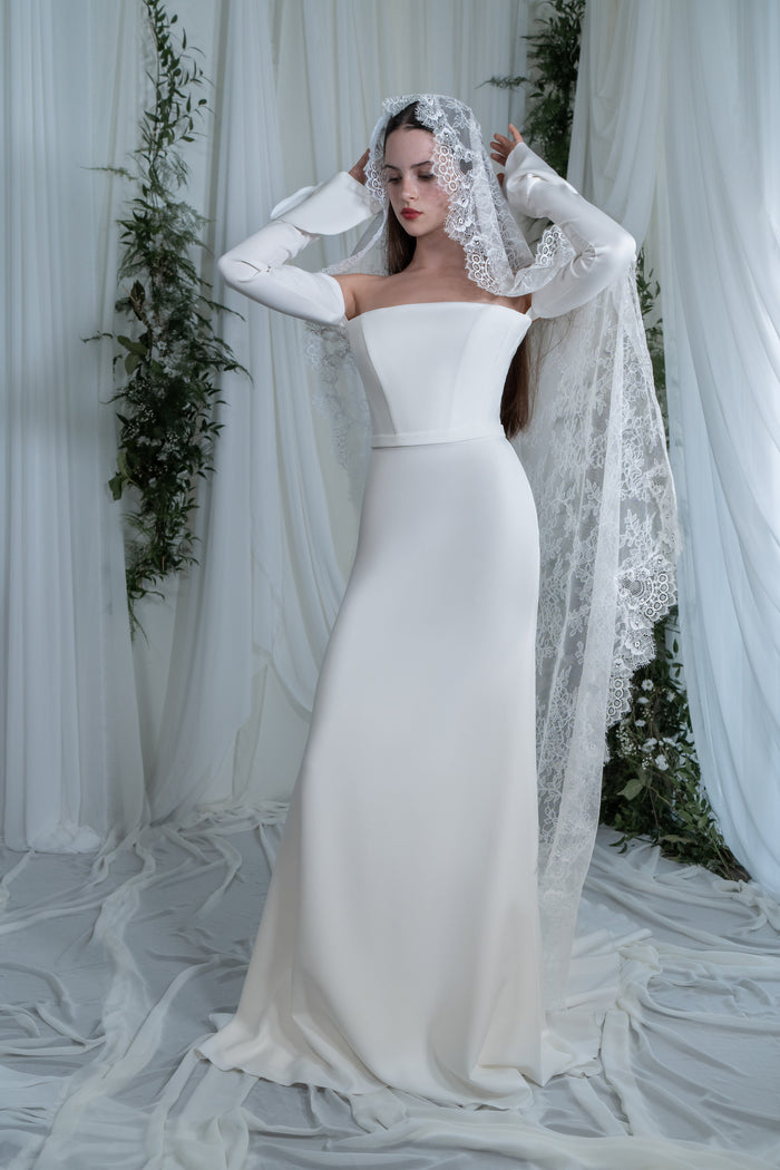 Lace Bridal Mantilla Veil Serena | Chantilly lace veil