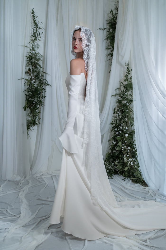 Lace Bridal Mantilla Veil Serena | Chantilly lace veil
