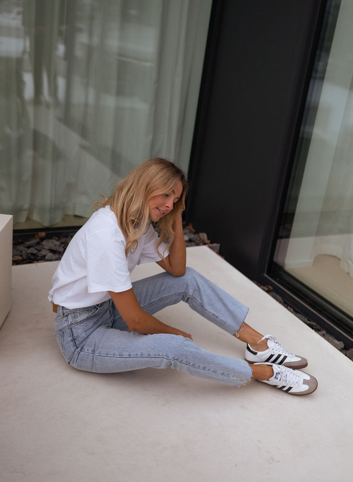 Light blue Hunter jeans back view with pockets