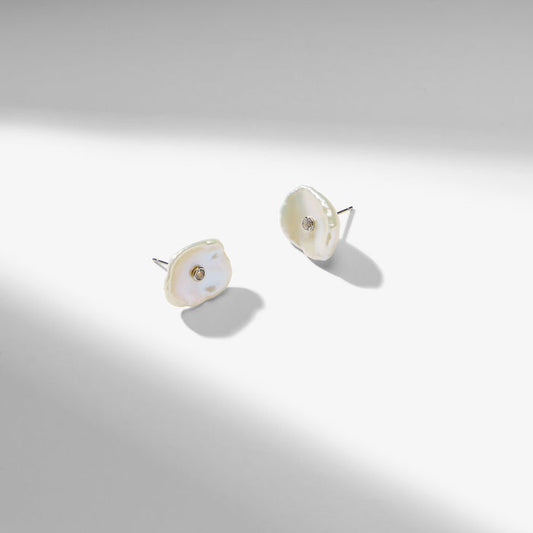 packshot image of the lillie earrings in pearl | Lead