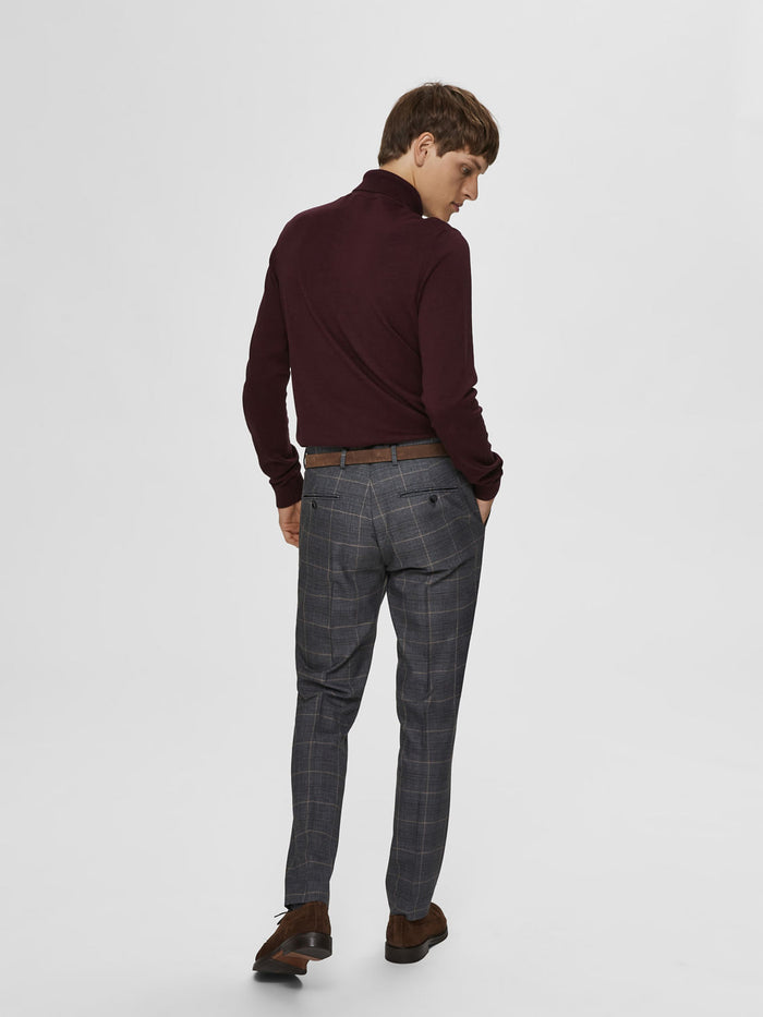 Maroon Turtleneck Pullover