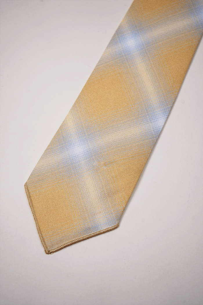 Ombre plaid tie in yellow with gradient pattern, close-up