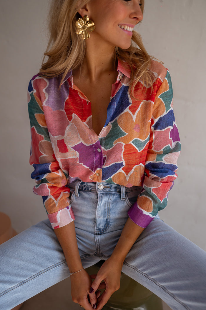 Patterned Hadri colorful shirt, front view