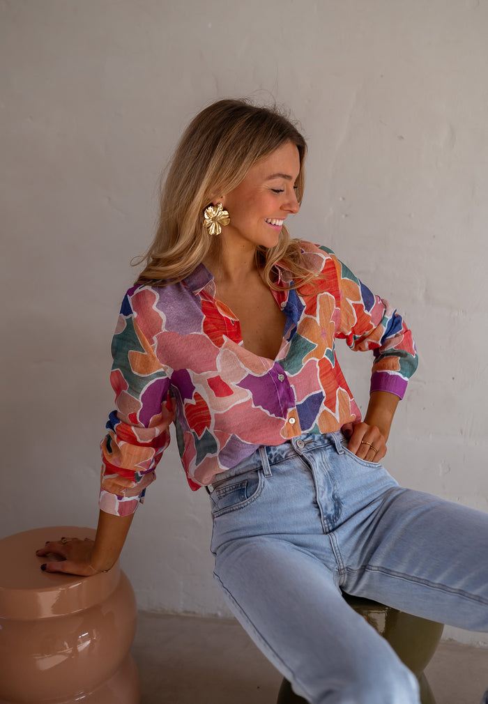 Patterned Hadri shirt showing abstract print and collar