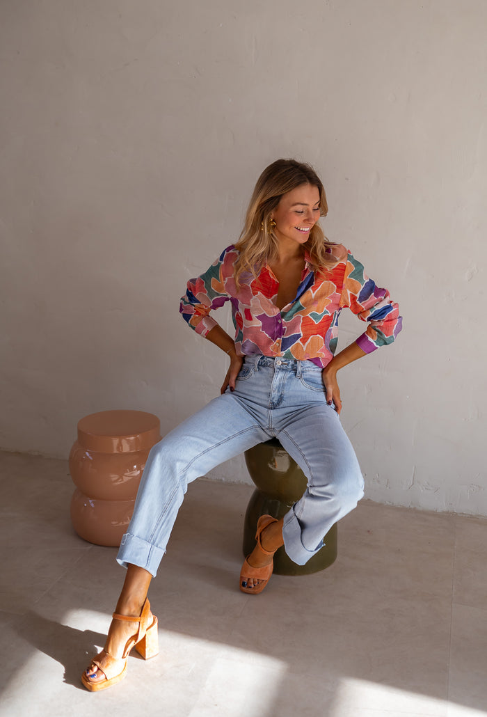 Patterned Hadri shirt sleeve detail