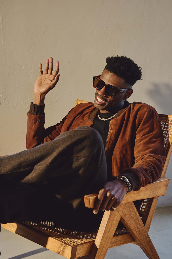 Lifestyle photo of Éclectique polarized tortoise sunglasses worn by model