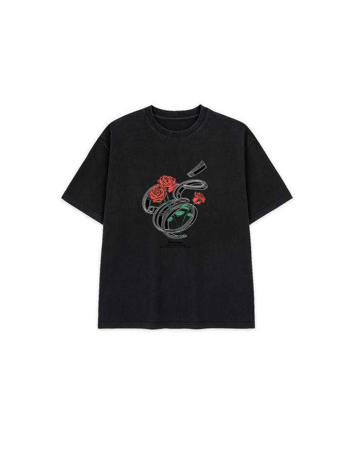 Éclectique Rose Graphic T-Shirt featuring detailed roses on a black silhouette, perfect for everyday wear.