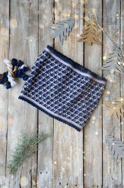 Slip Stitch Cowl by Amy Gunderson-Patterns-Universal Yarns-Alpaca Direct