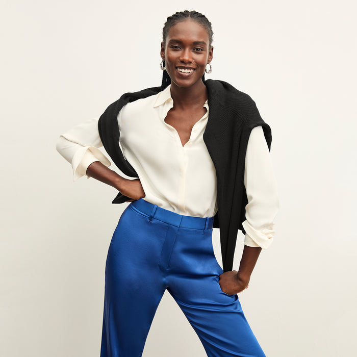 front image of a woman wearing the smith pant in sapphire