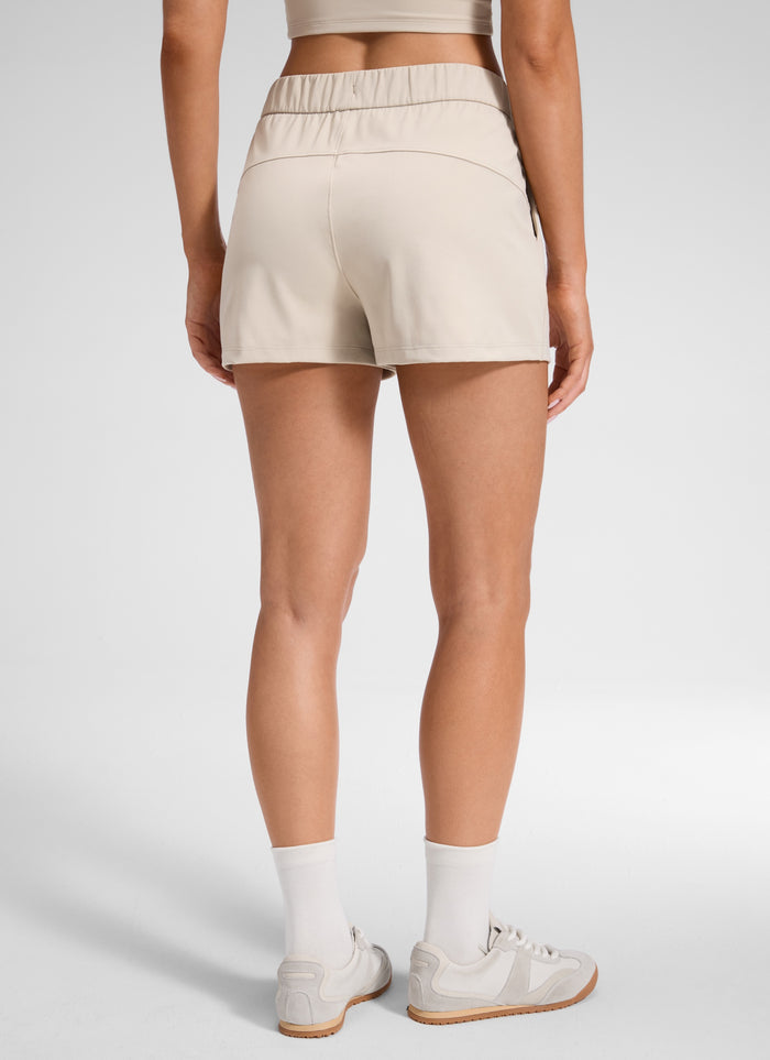 CRZ YOGA Women's Travel Stretch Mid-Rise Drawstring Shorts 2.5" Mojave Tan