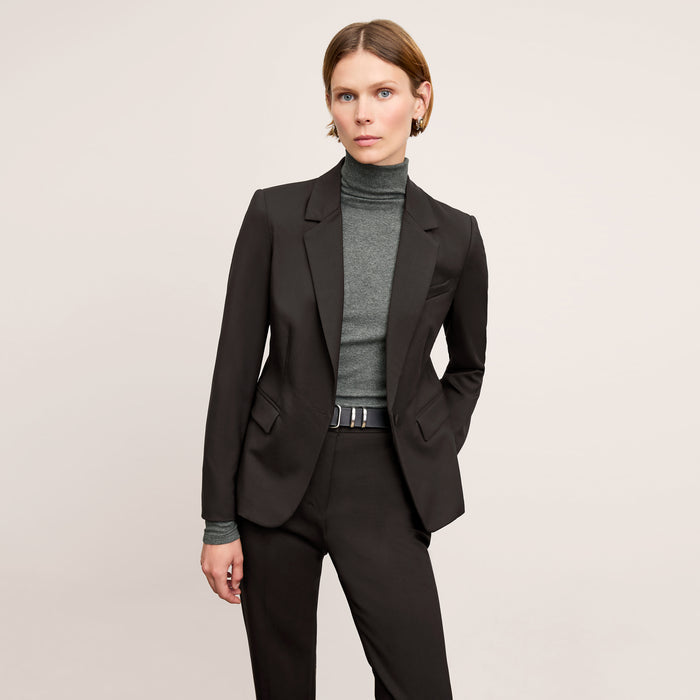 Front image of a woman wearing the Yiyan Blazer Short in Black | Lead