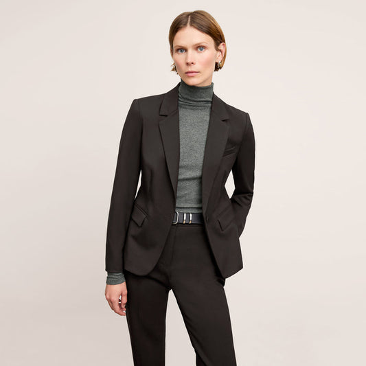 Front image of a woman wearing the Yiyan Blazer Short in Black | Lead