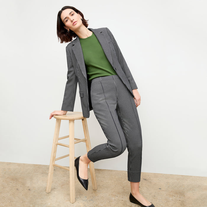 front image of a woman wearing the yiyan jacket in stretch houndstooth