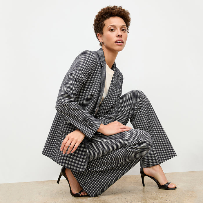 front image of a woman wearing the yiyan jacket in stretch houndstooth