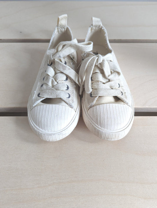 Zara Canvas Shoes (26 / 9C)